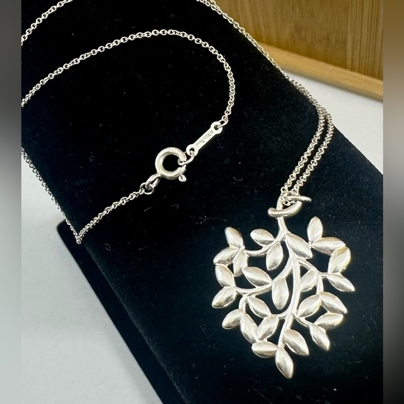 TIFFANY & CO. Paloma Picasso Sterling Silver Olive Leaf Pendant 18” Necklace COA